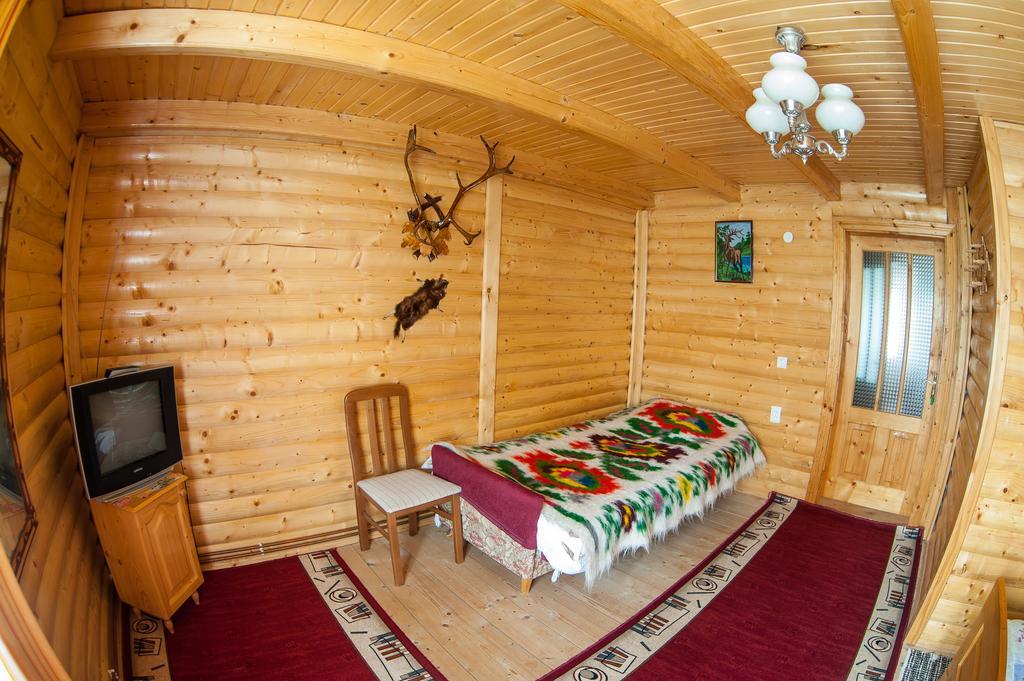 Gazdіvska Hata Guest House Yaremtche Chambre photo