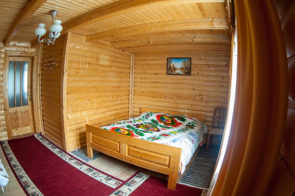 Gazdіvska Hata Guest House Yaremtche Chambre photo